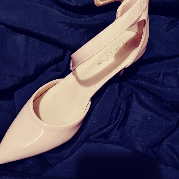 Shoe - Picture 2 of 4